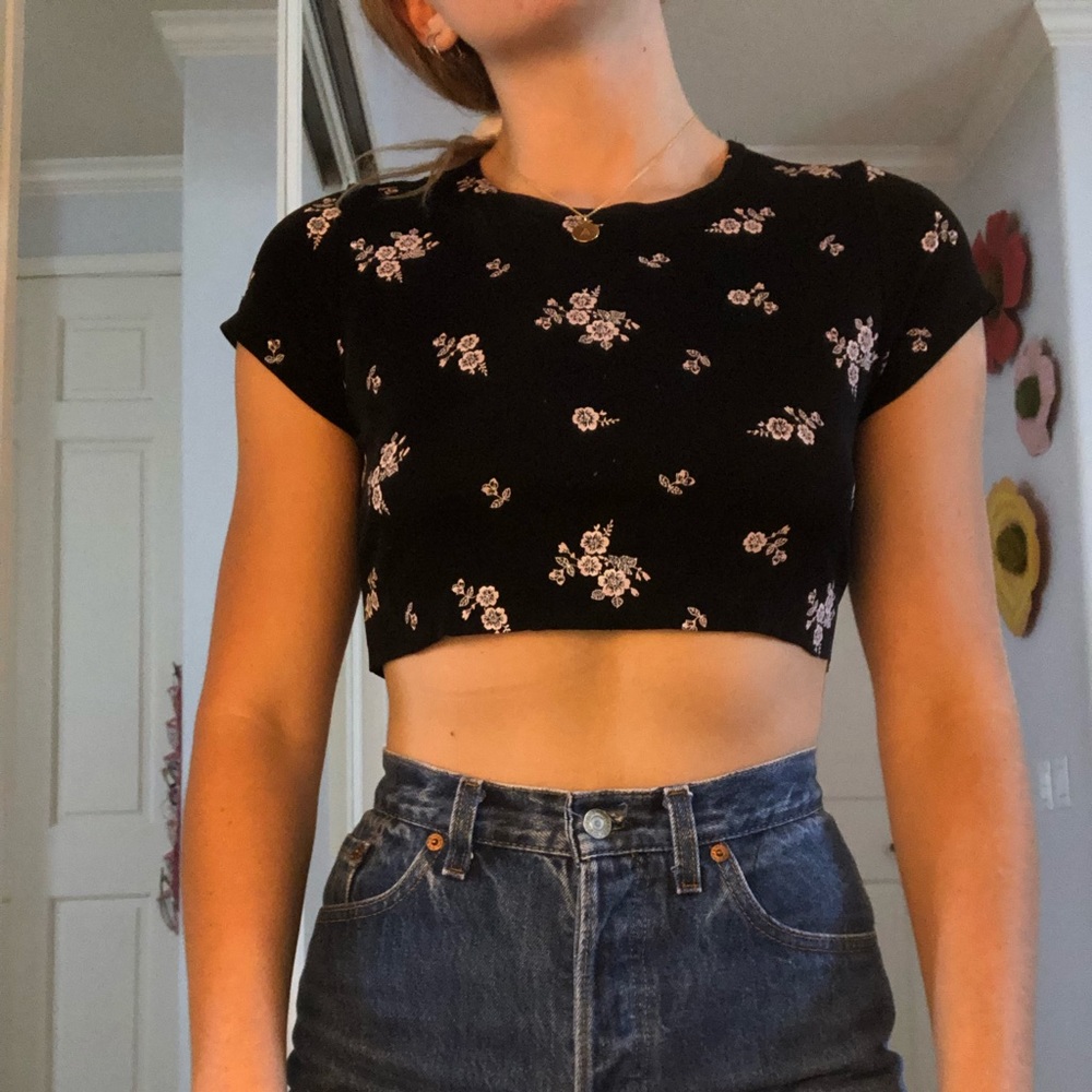 Cropped flower tee shirt
